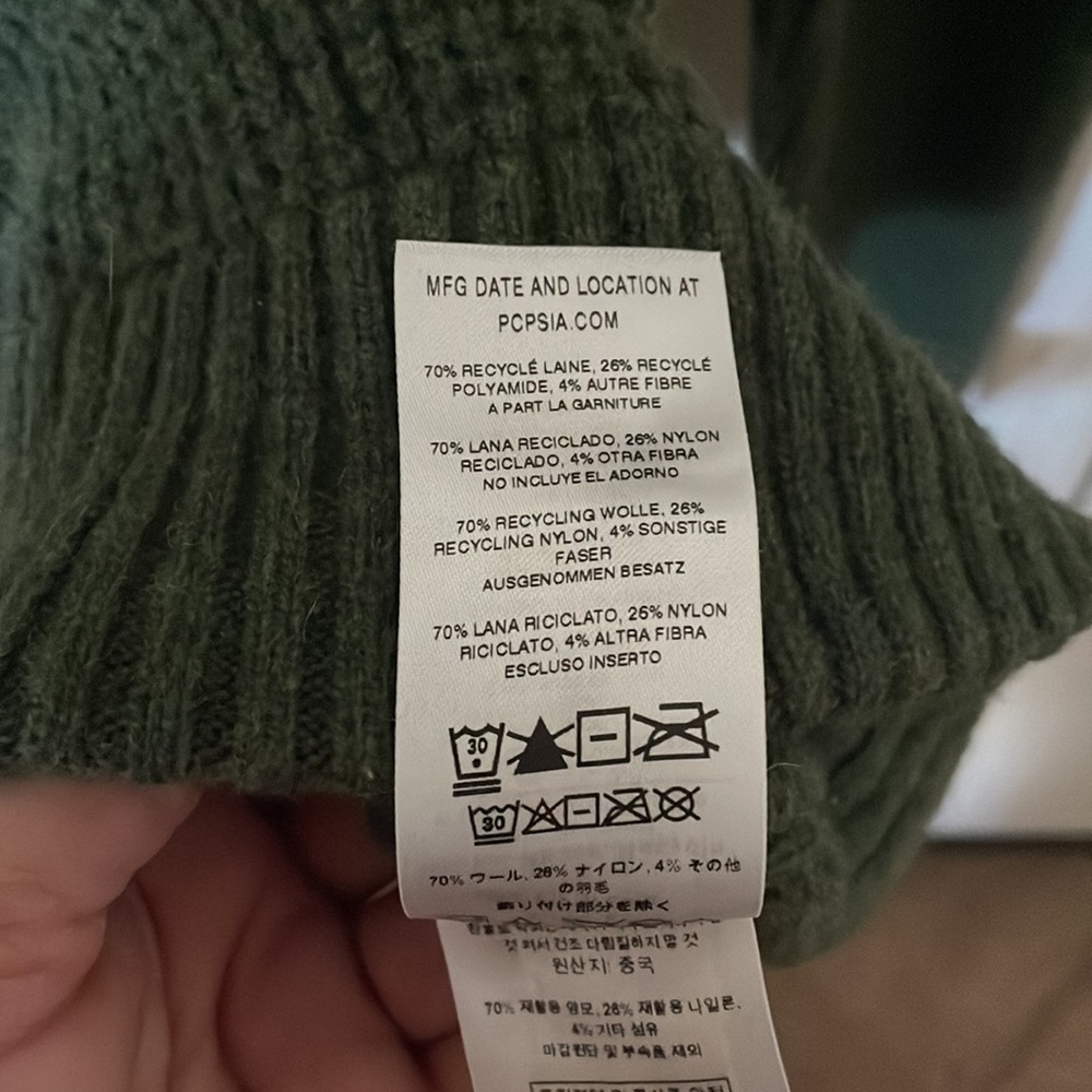 🧥 - Picture 8 of 9